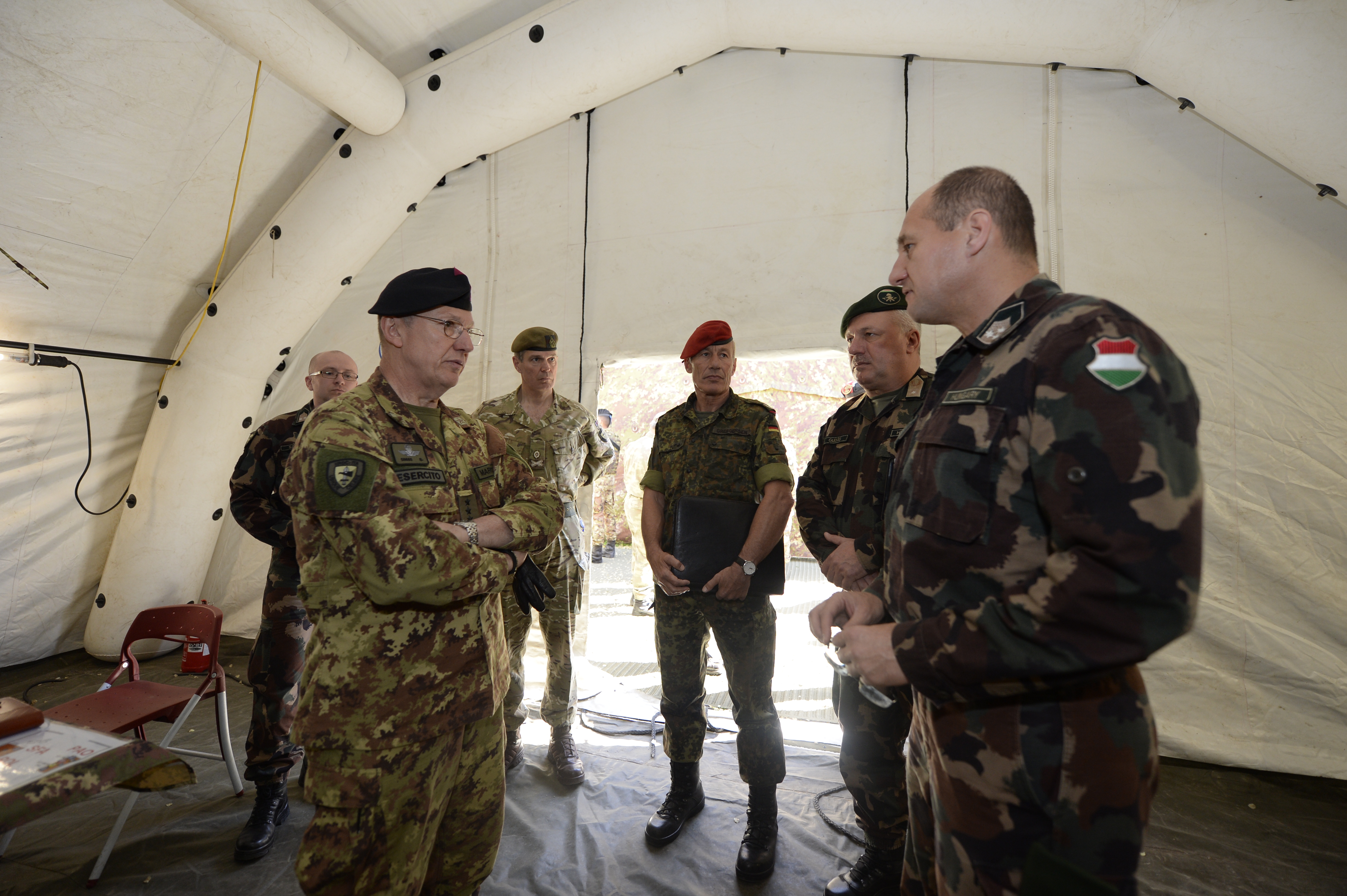 Lieutenant General Marchio' visits Sea Eagle (Land) 16 Command Post 