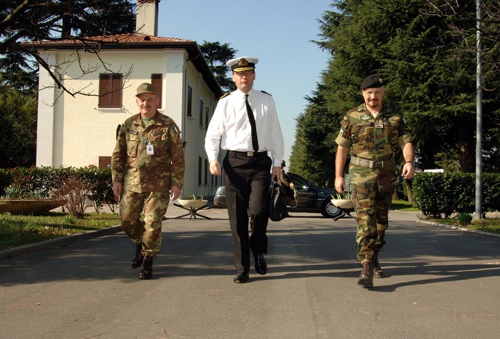 COMMANDER UK MARITIME FORCES VISITS HQ NRDC-ITA AS NRF 9 DRAWS NEAR