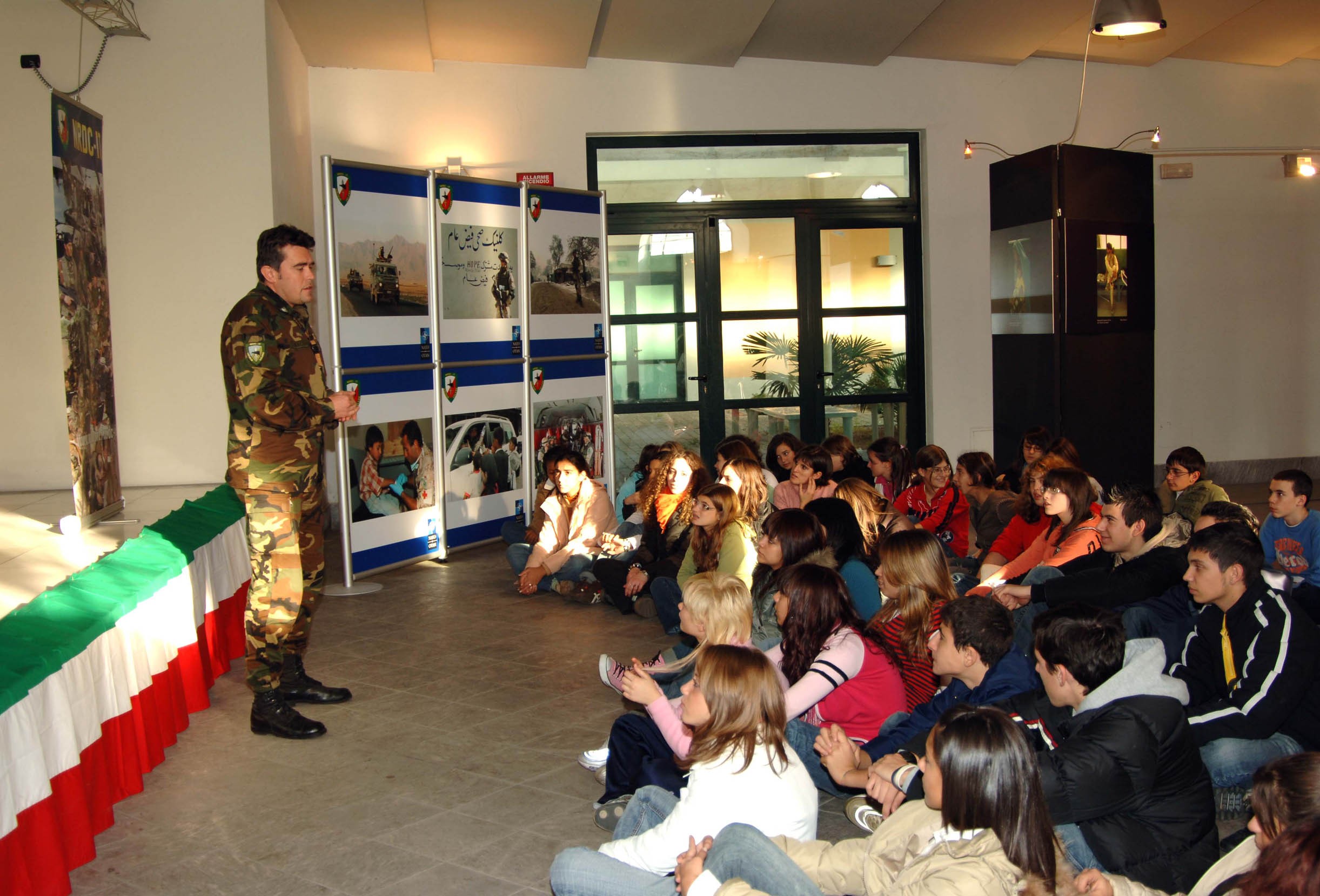 ACADEMIC VISIT STRENGTHENS LINKS