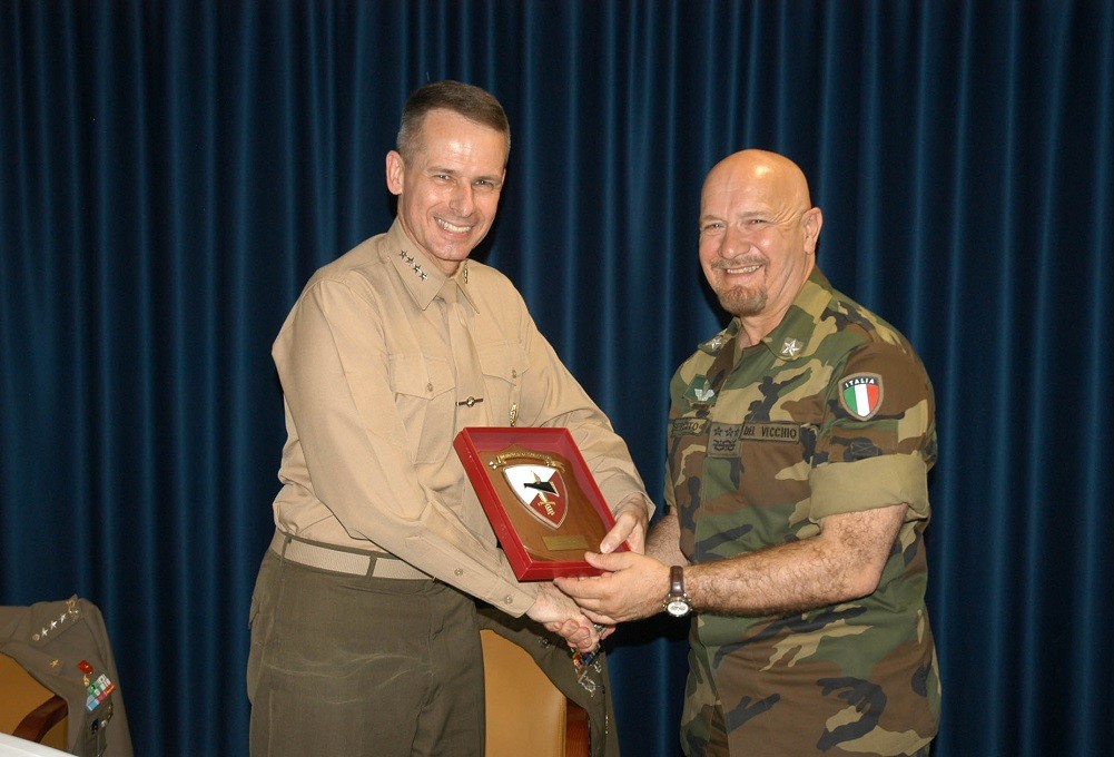 FUTURE CHAIRMAN OF US JOINT CHIEFS OF DEFENCE STAFF VISITS HQ NRDC-IT 