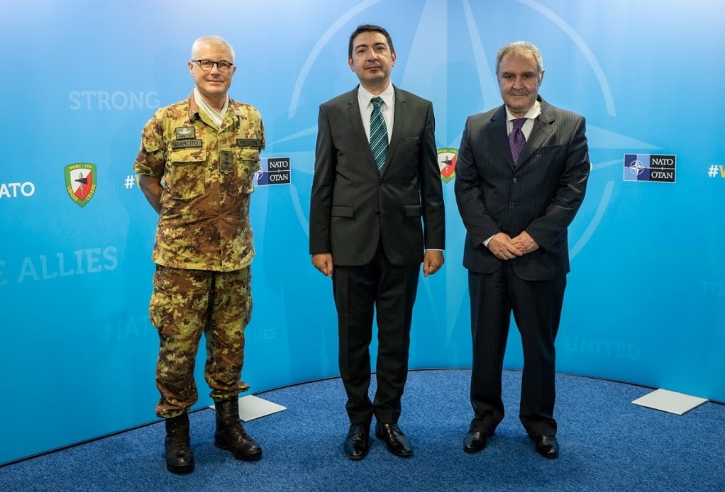 General Miglietta meets the Romanian Consul General ad interim