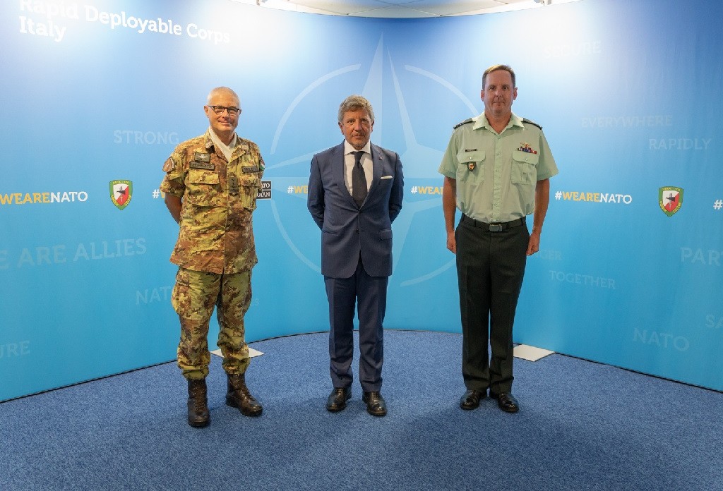 General Miglietta meets the Honorary Consul of Canada